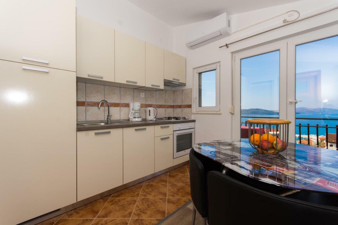 Apartmani Island Трогир Екстериор снимка